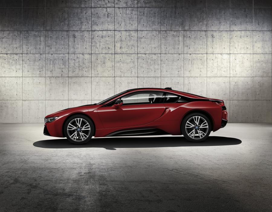  BMW i8 Protonic Red Edition (I12) 2016 года  (фото 8 из 20)